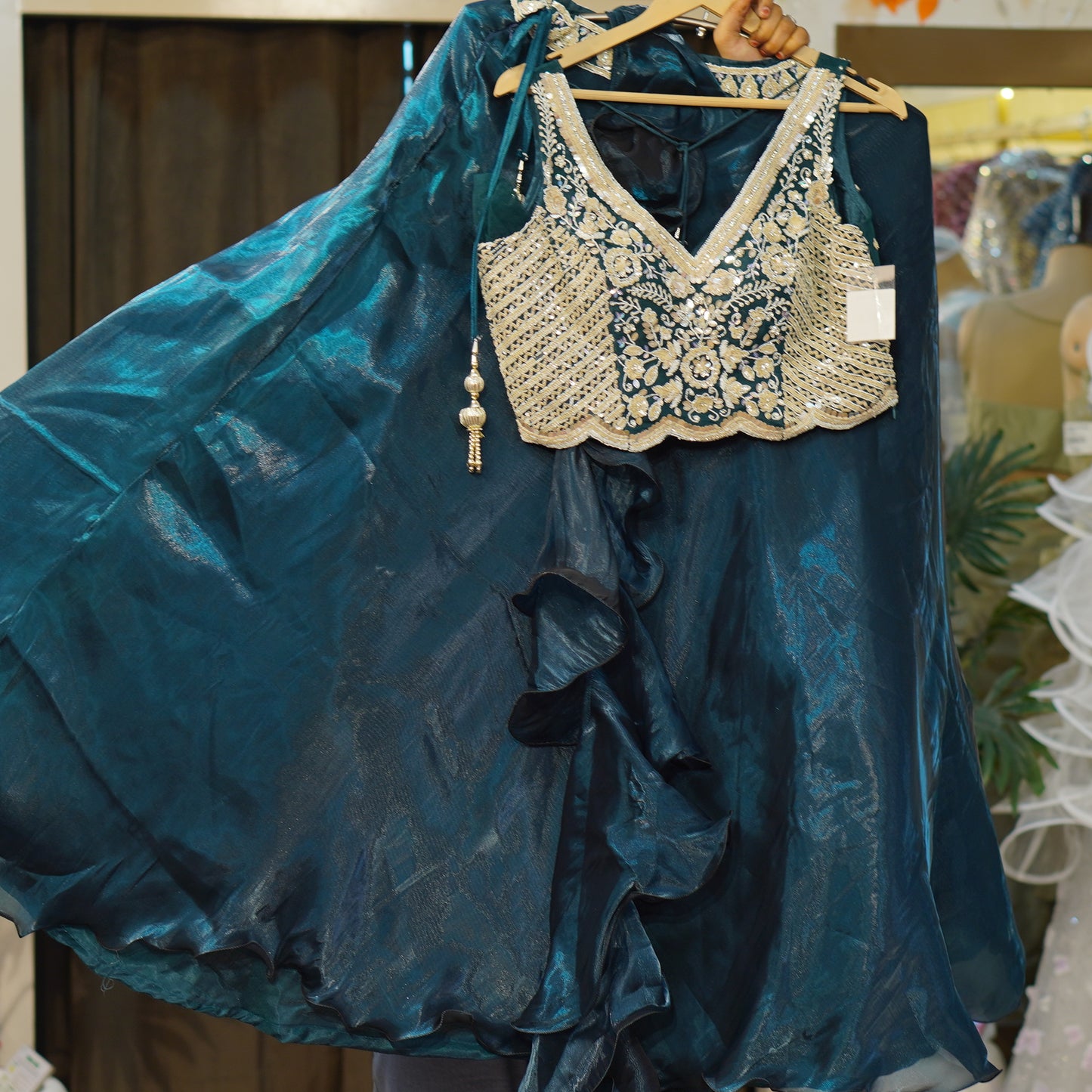 Lehenga set (buy online readymade lehenga choli)