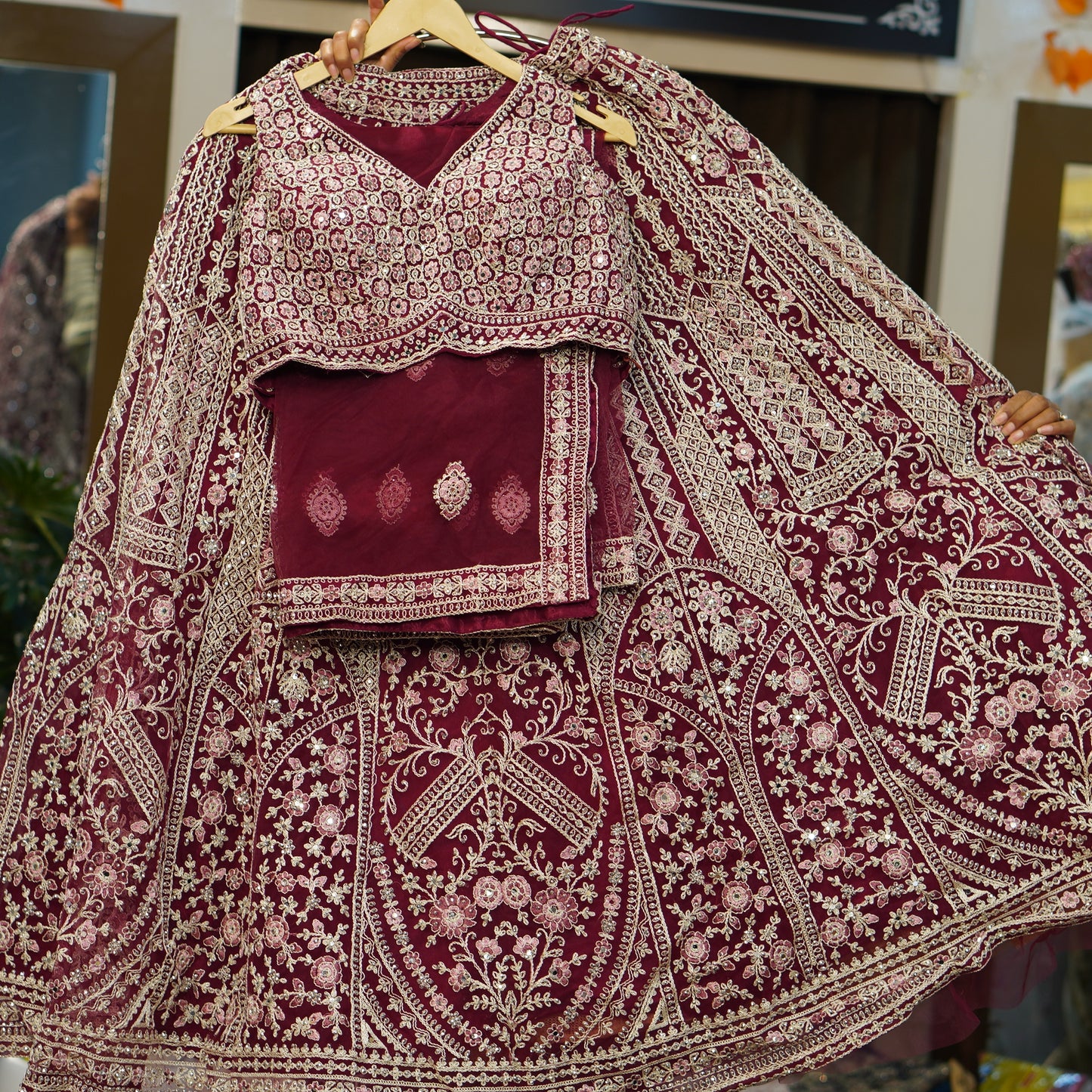 Lehenga set (buy online readymade lehenga choli)