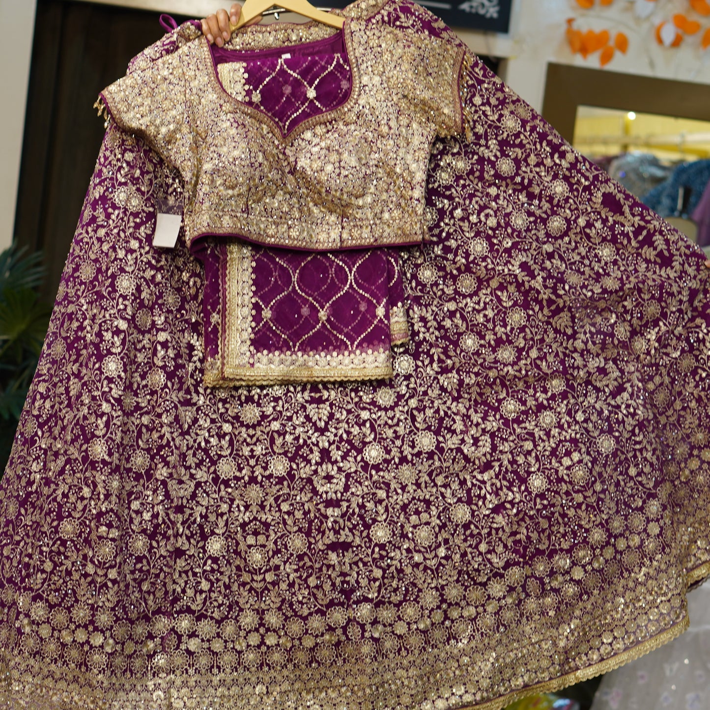 Lehenga set (buy online readymade lehenga choli)