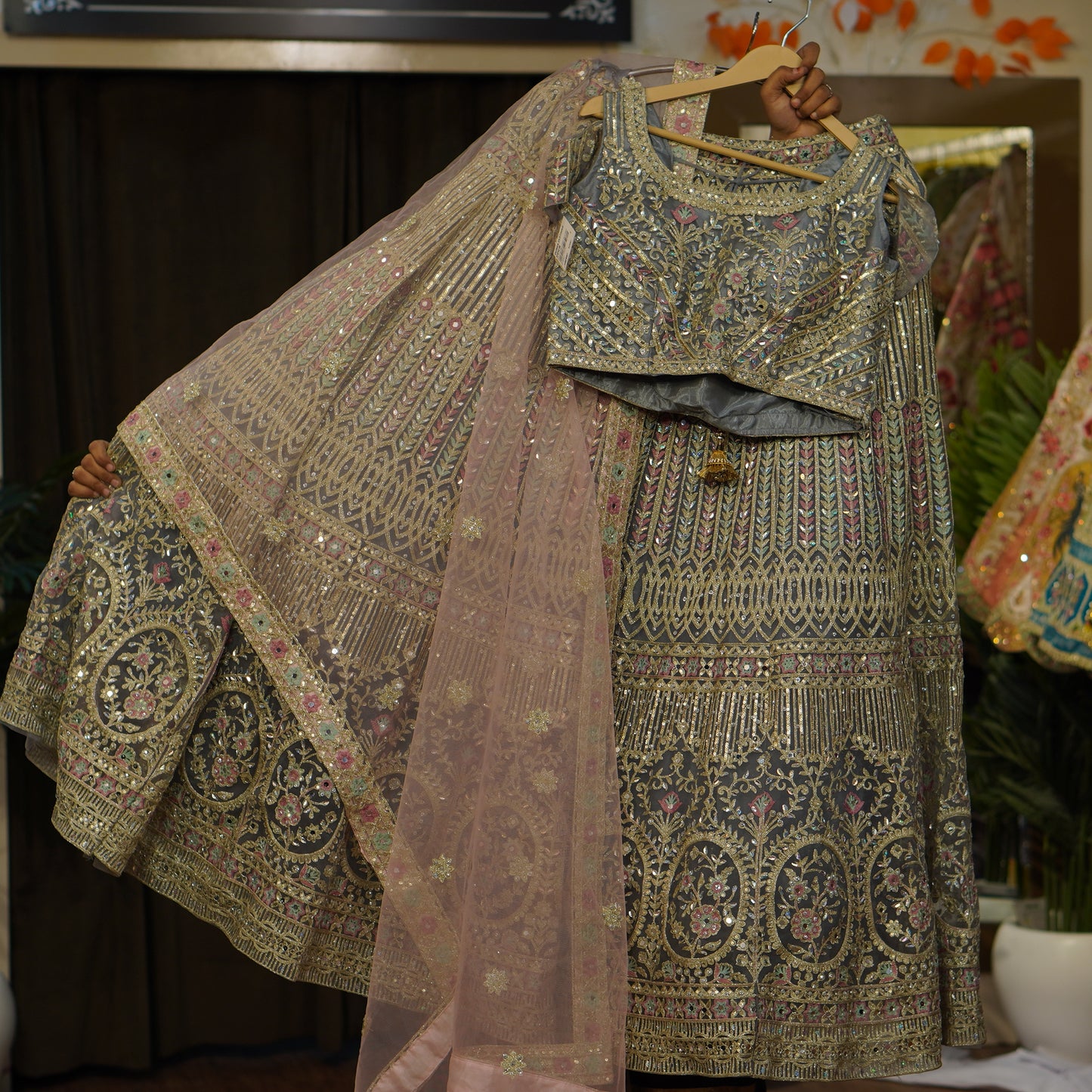 Lehenga set (buy online readymade lehenga choli)