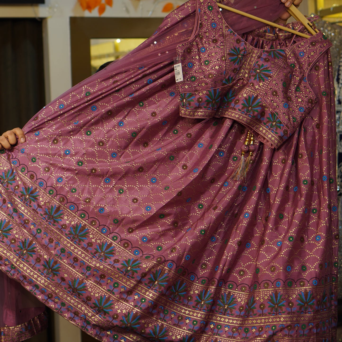 Lehenga set (buy online readymade lehenga choli)