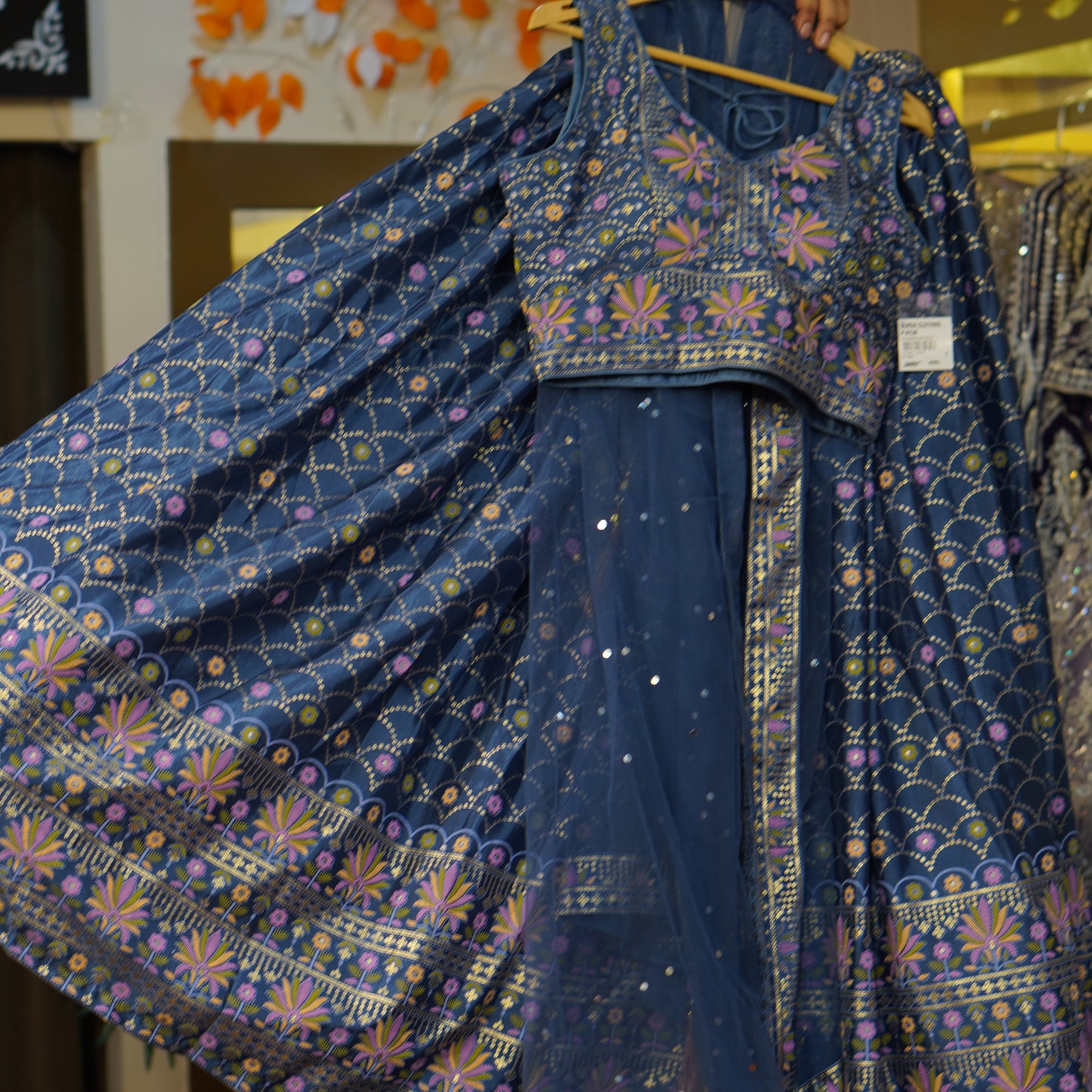 Lehenga set (buy online readymade lehenga choli)