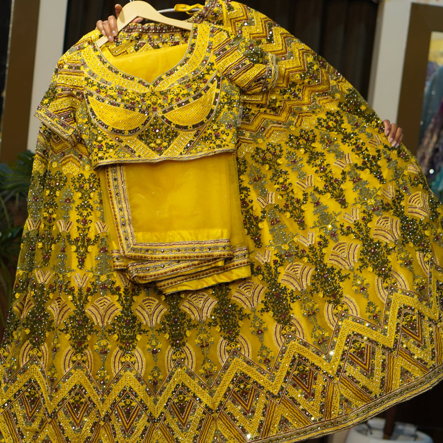 Lehenga set (buy online readymade lehenga choli)