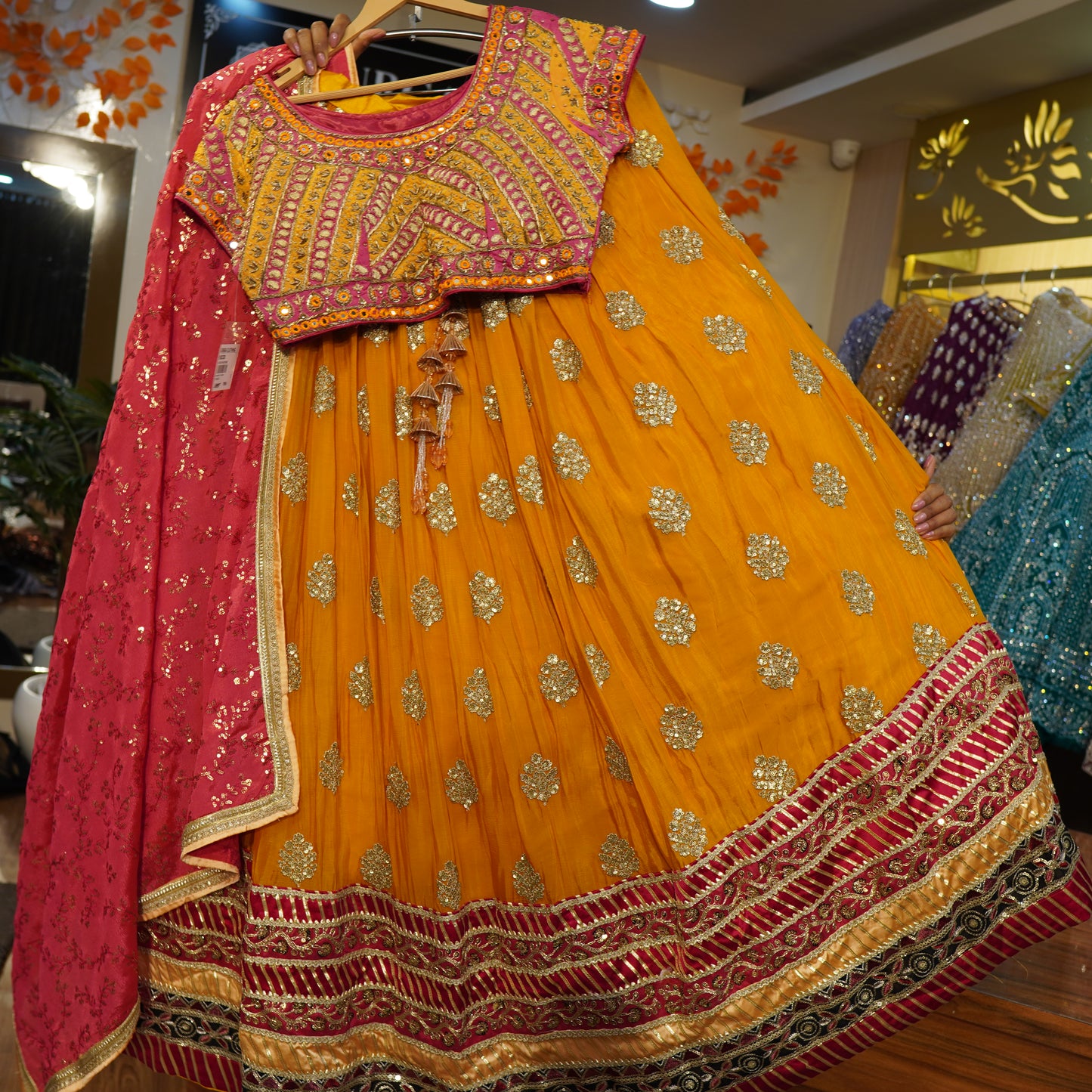 Lehenga set (buy online readymade lehenga choli)