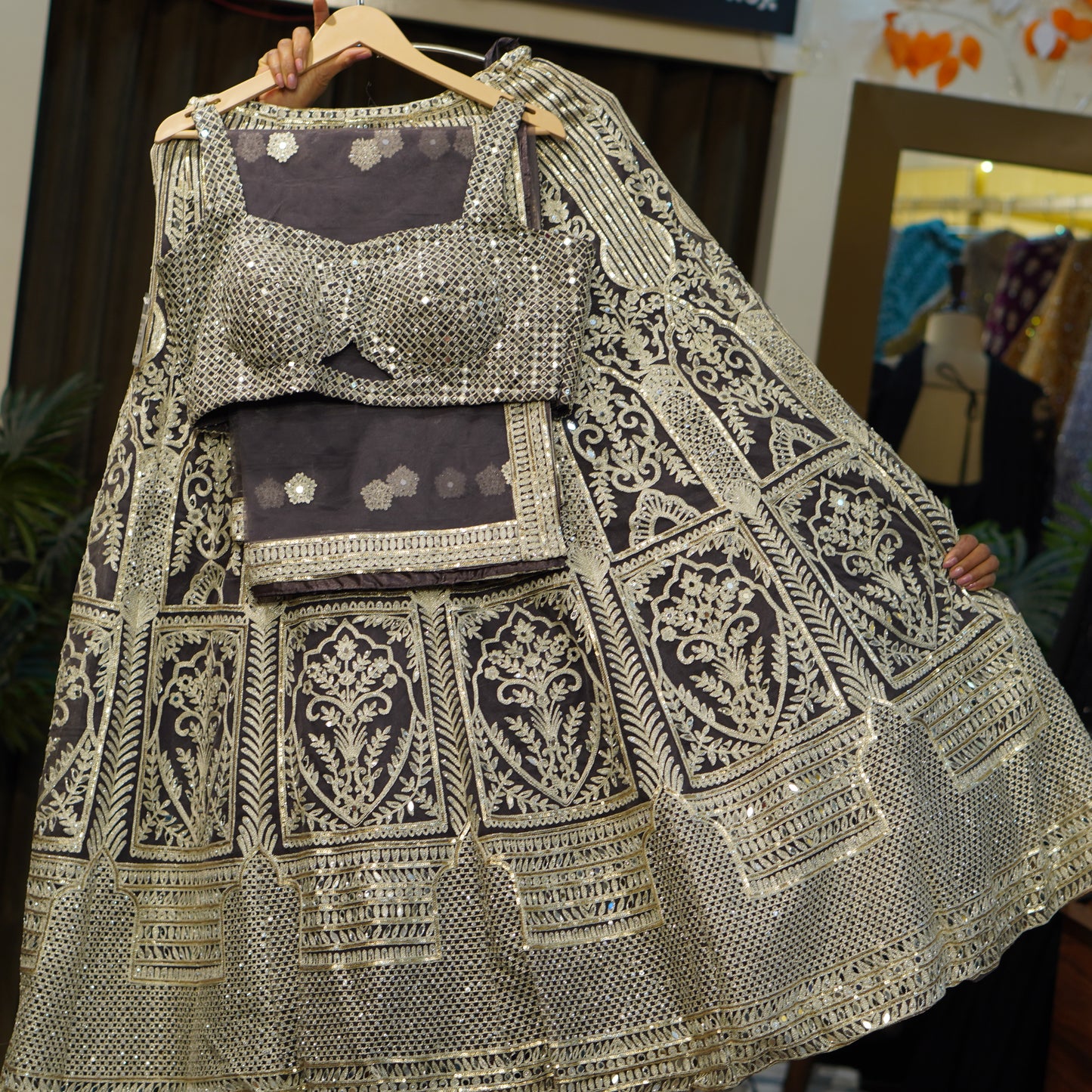 Lehenga set (buy online readymade lehenga choli)