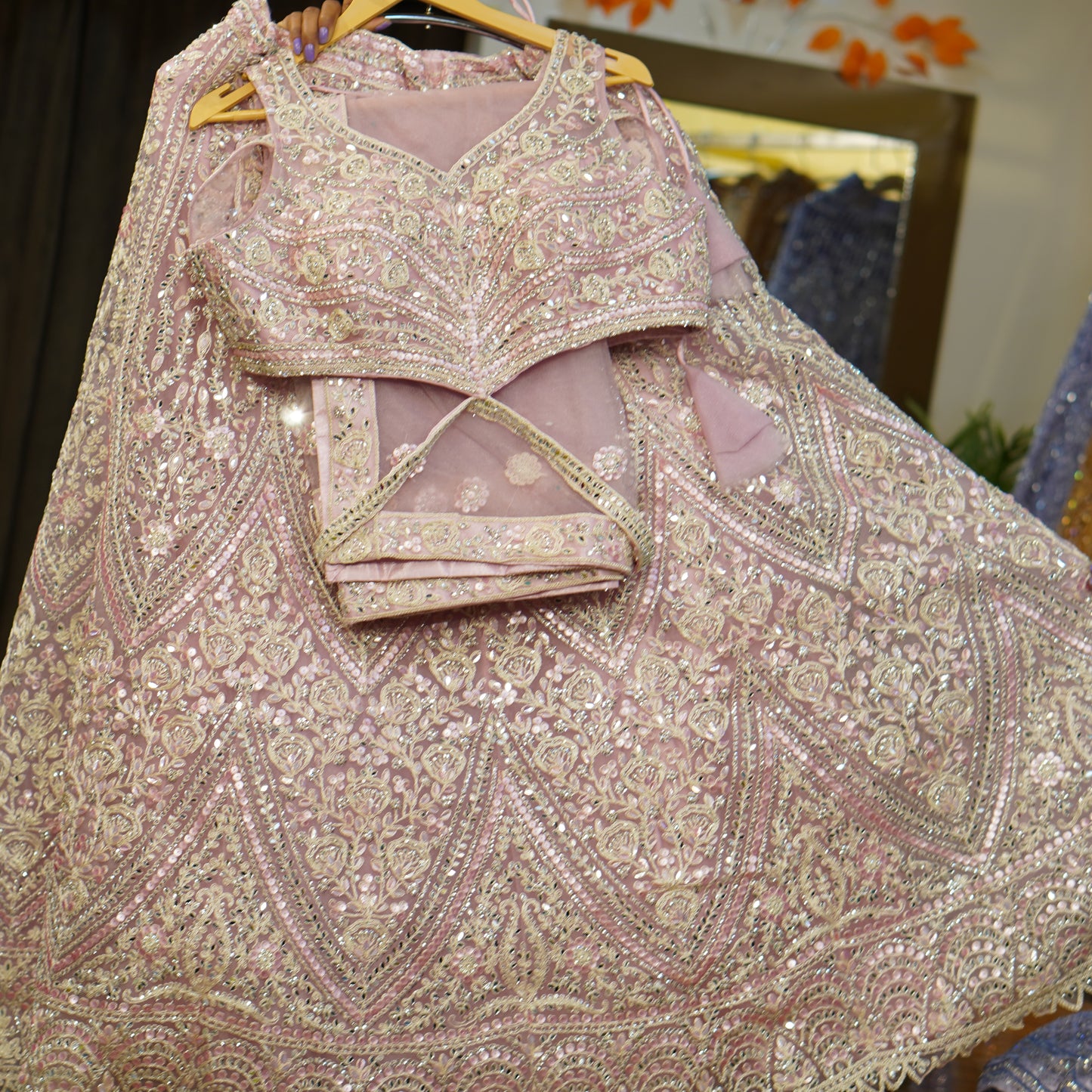 Lehenga set (buy online readymade lehenga choli)