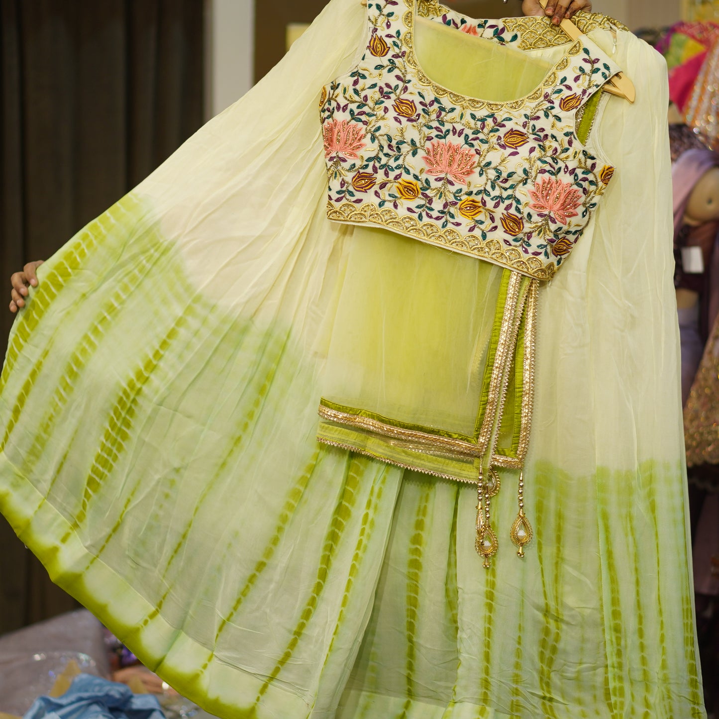 021-CAX05-LIME GREEN