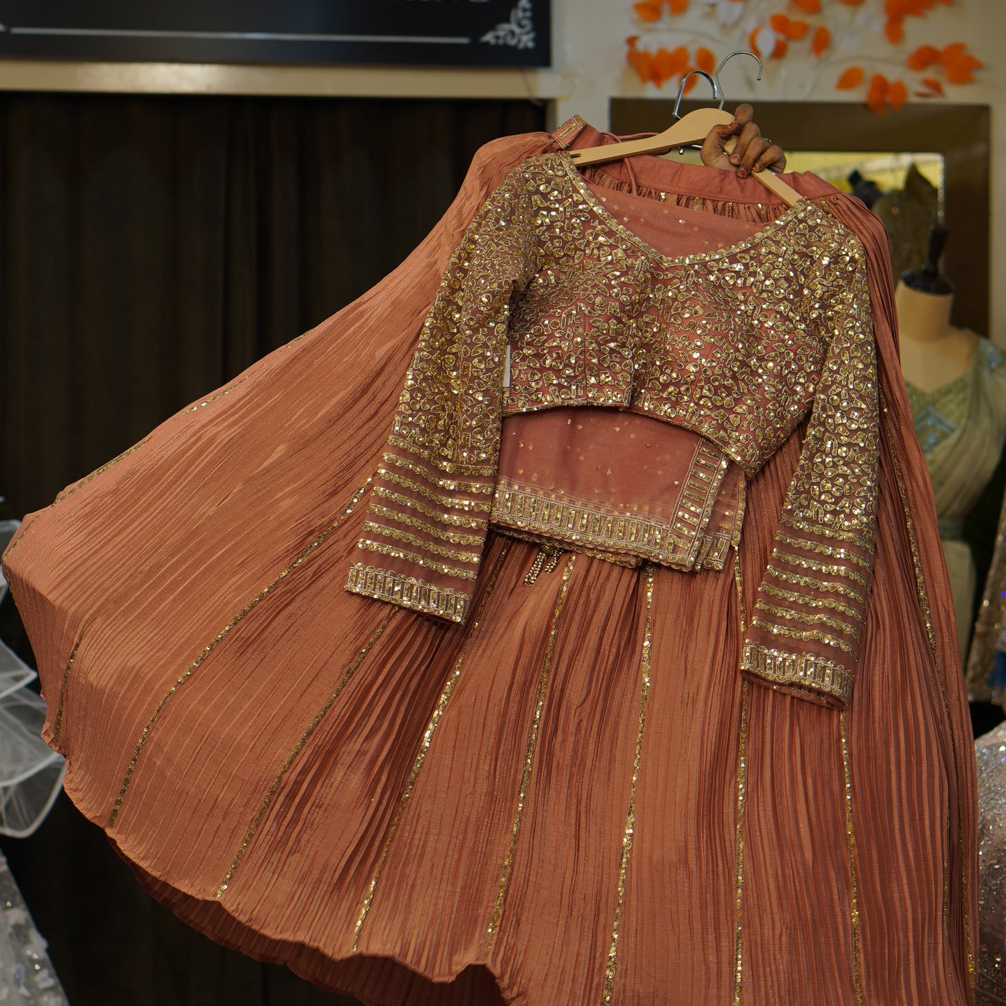 Lehenga set (buy online readymade lehenga choli)
