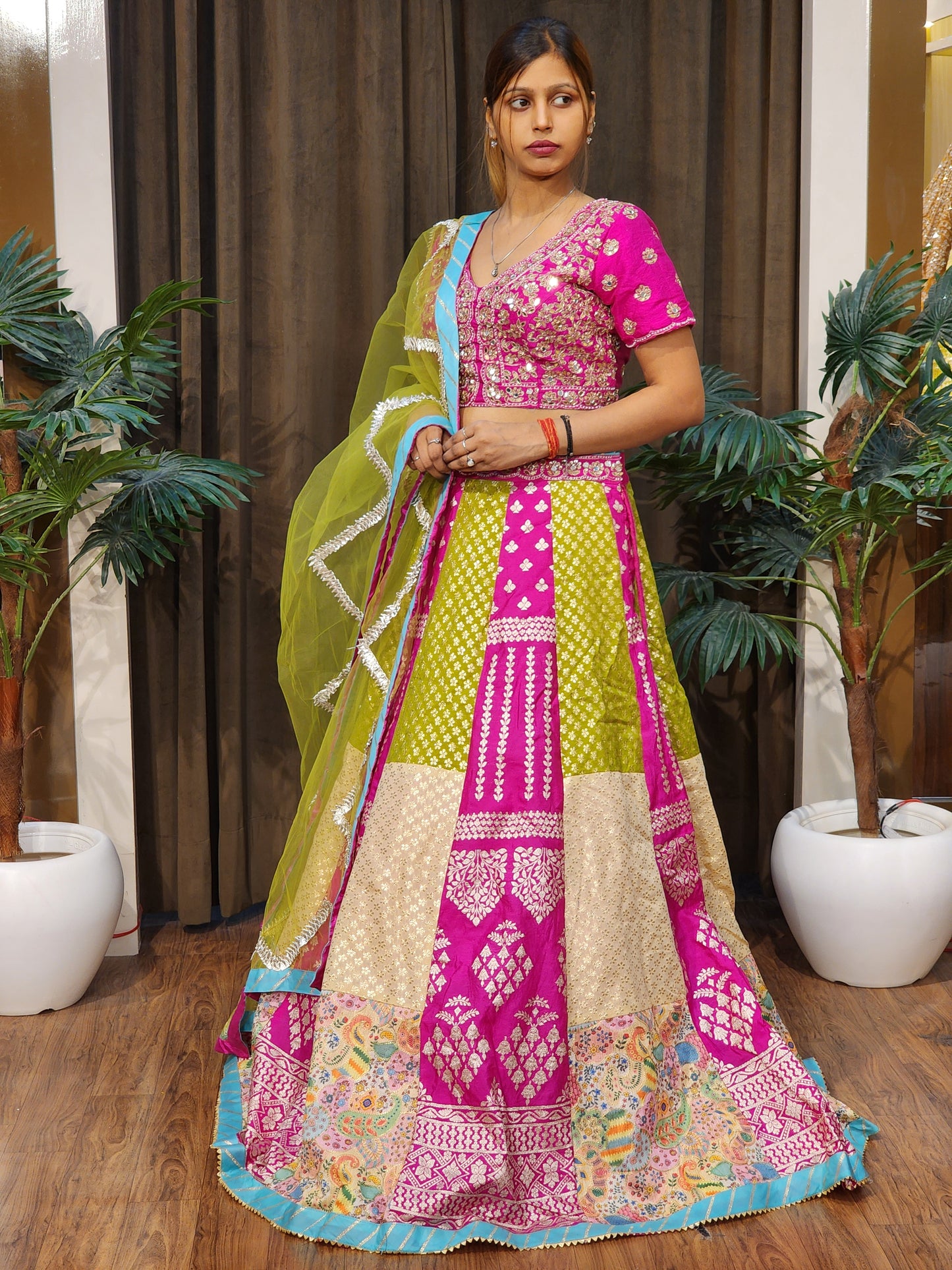 Lehenga set (buy online readymade lehenga choli)