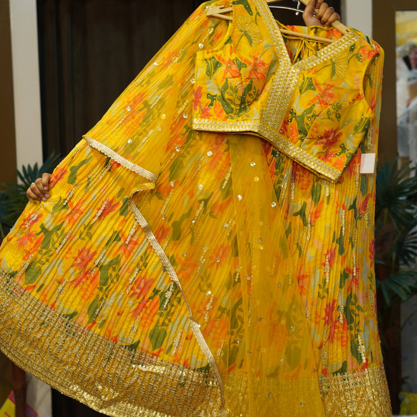 Lehenga set (buy online readymade lehenga choli)