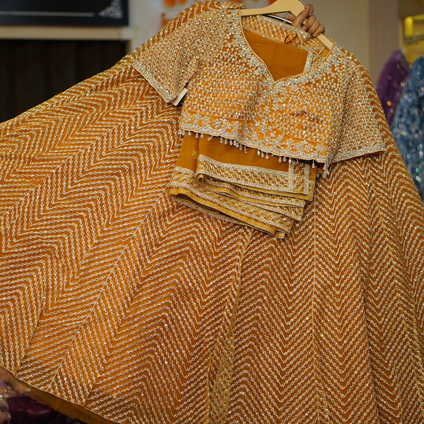 Lehenga set (buy online readymade lehenga choli)