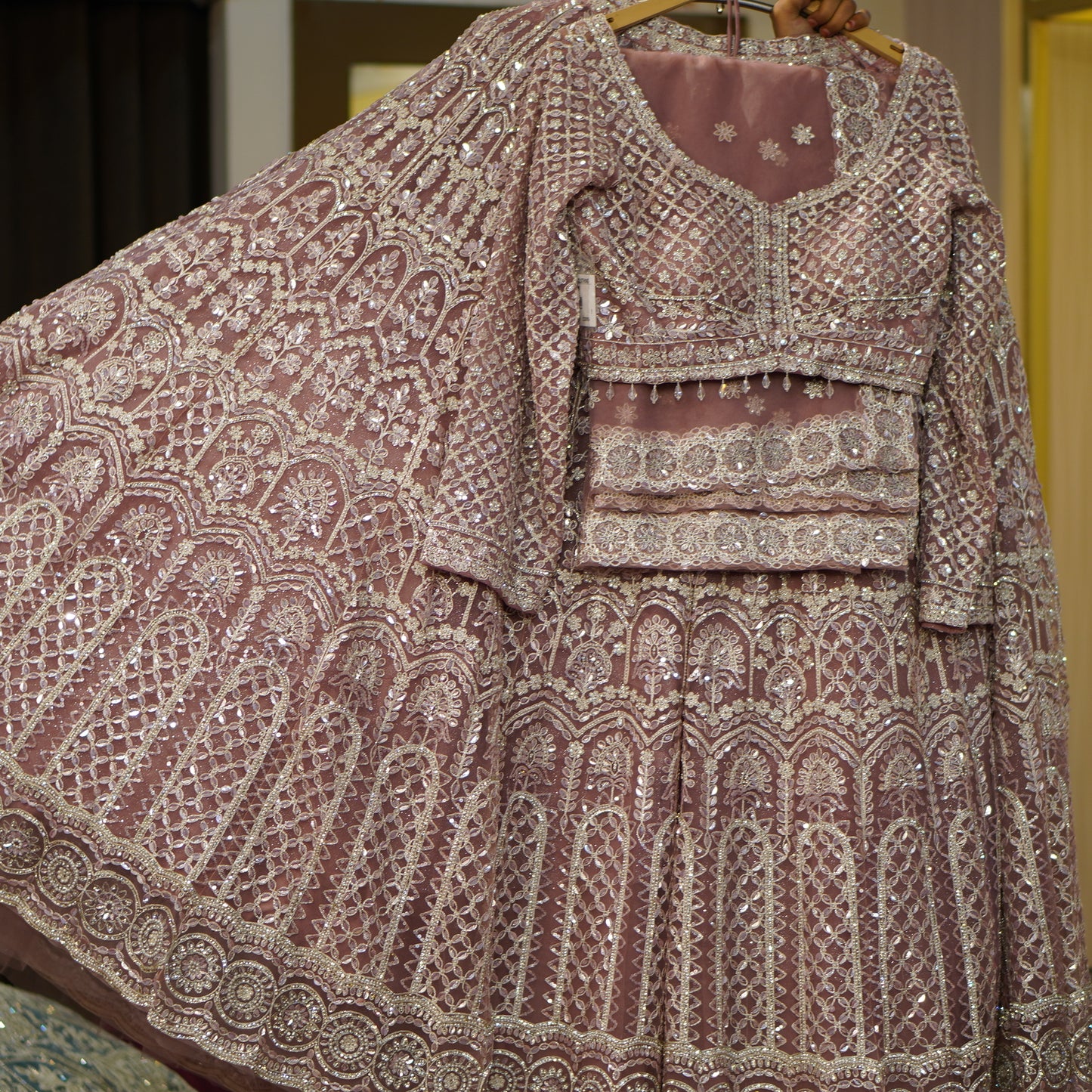 Lehenga set (buy online readymade lehenga choli)