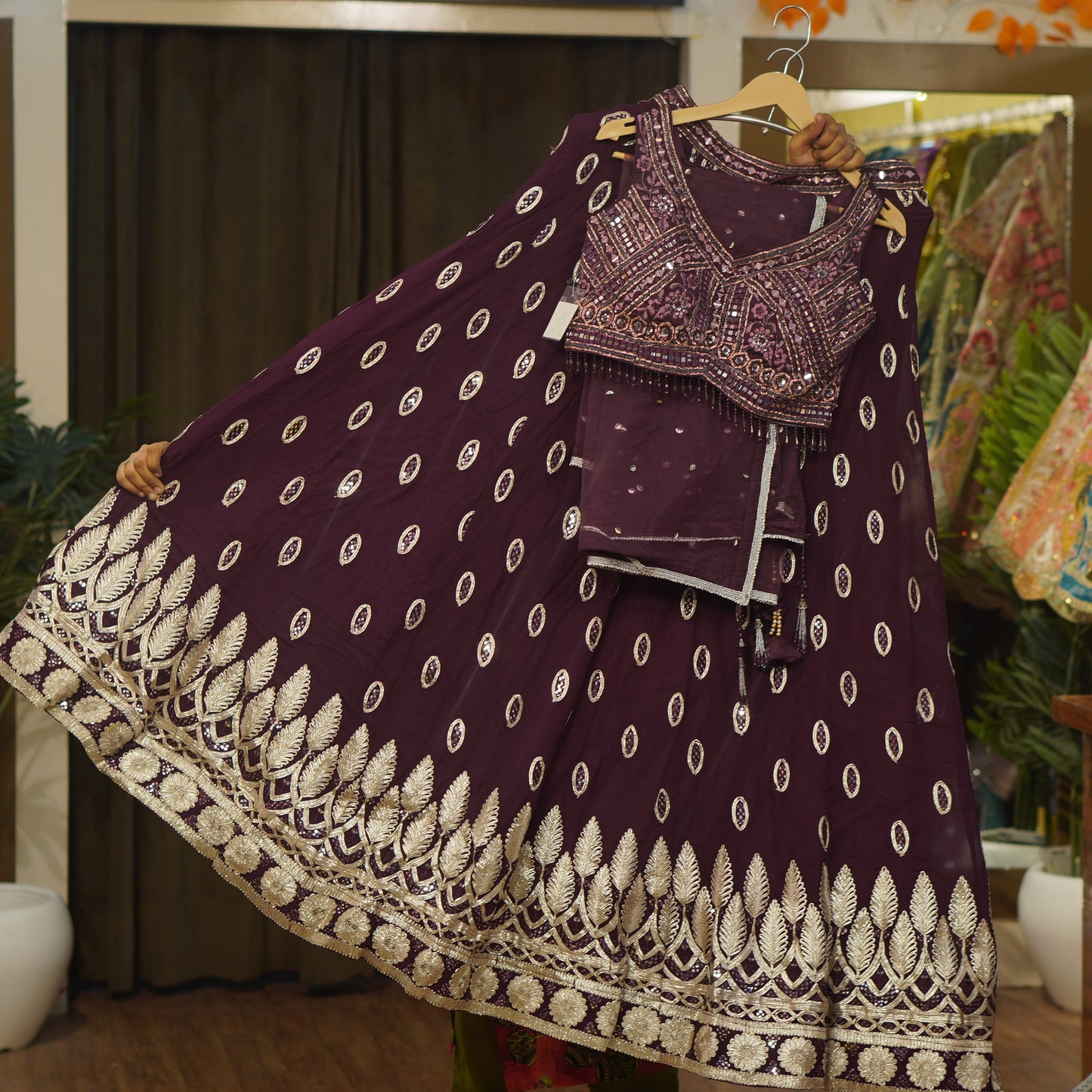 Lehenga set (buy online readymade lehenga choli)