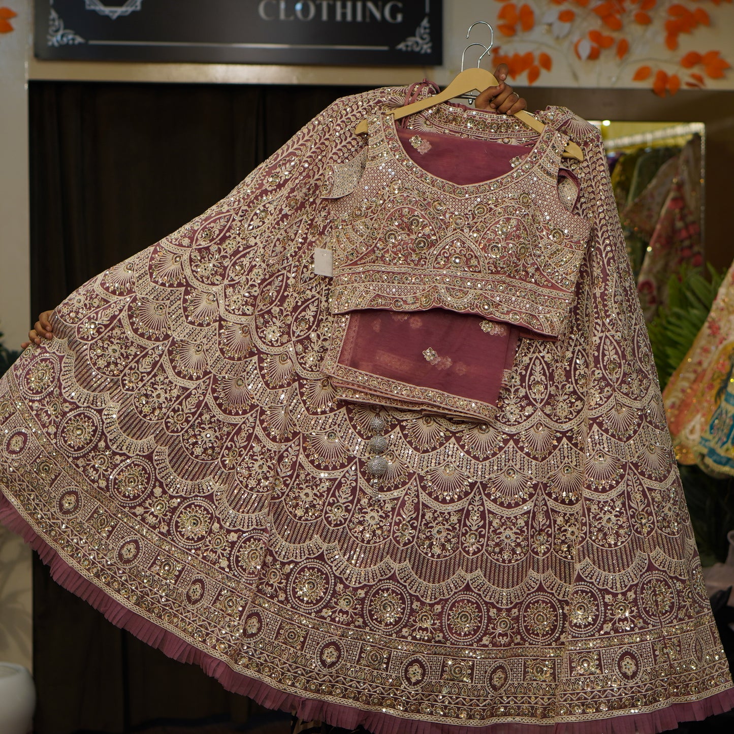 Lehenga set (buy online readymade lehenga choli)