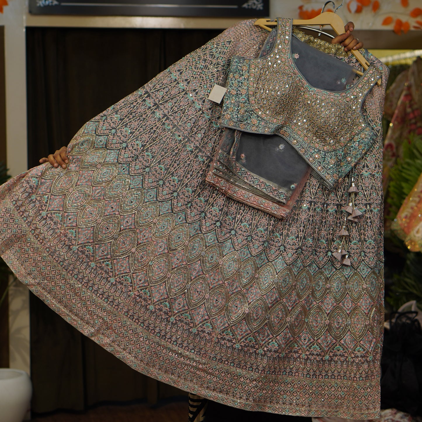 Lehenga set (buy online readymade lehenga choli)