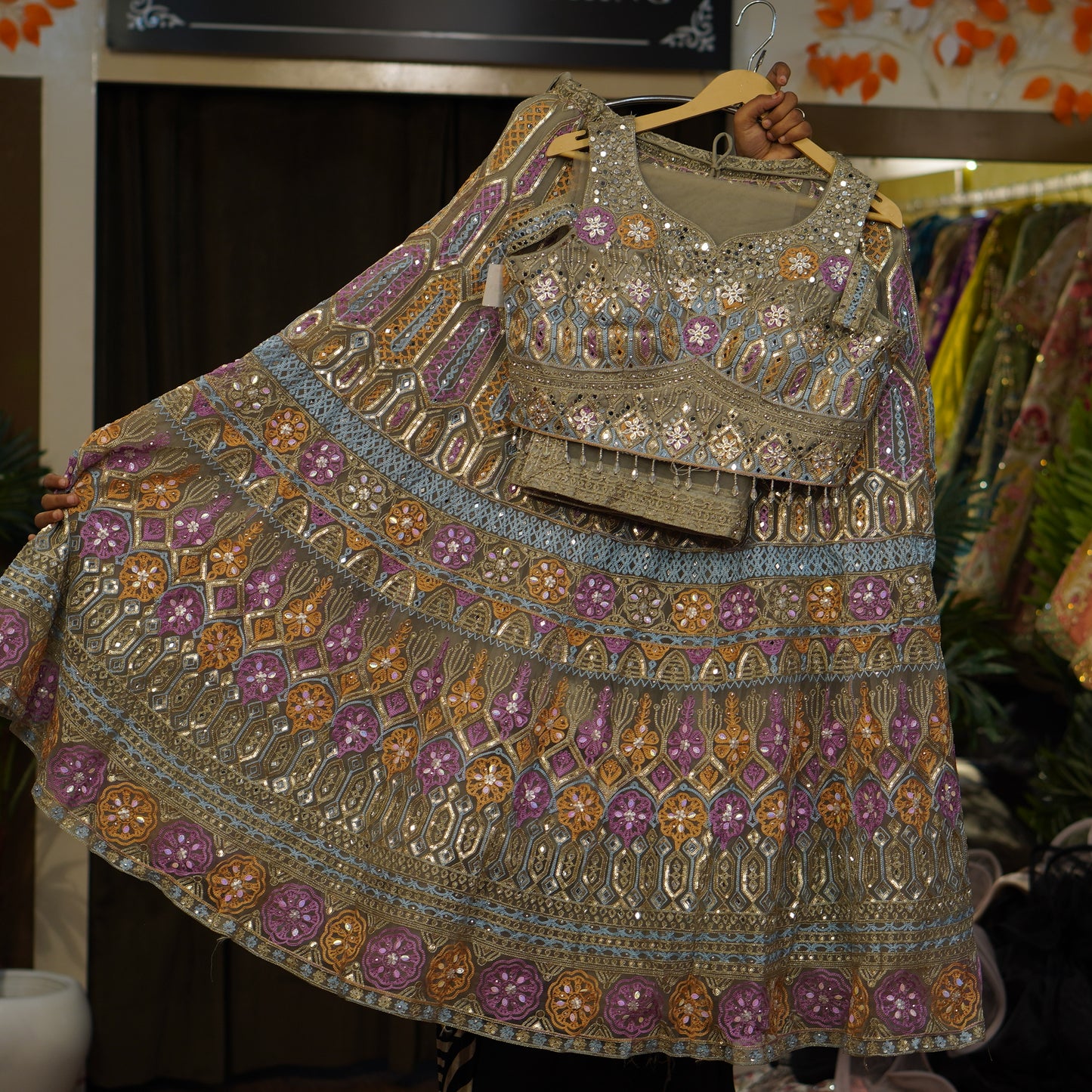 Lehenga set (buy online readymade lehenga choli)