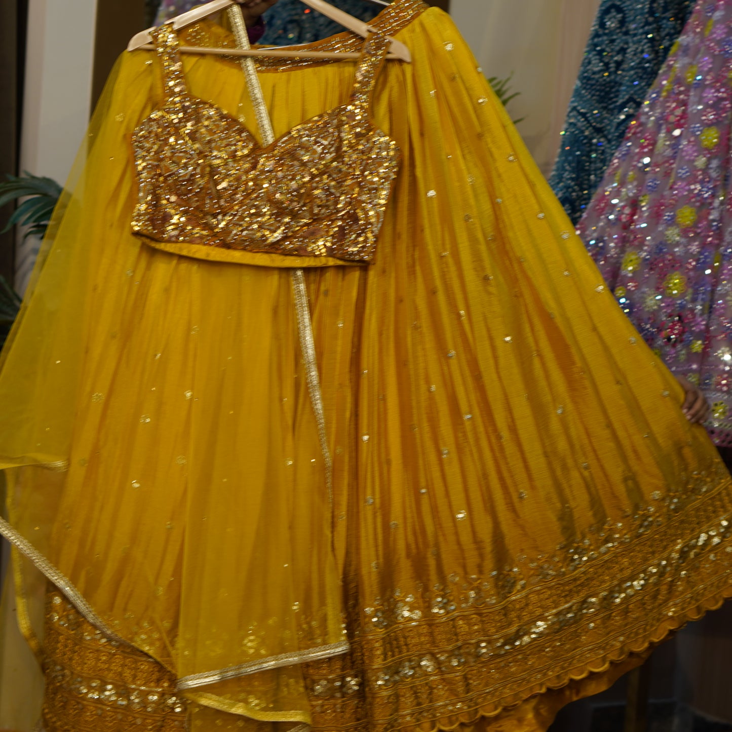 Lehenga set (buy online readymade lehenga choli)