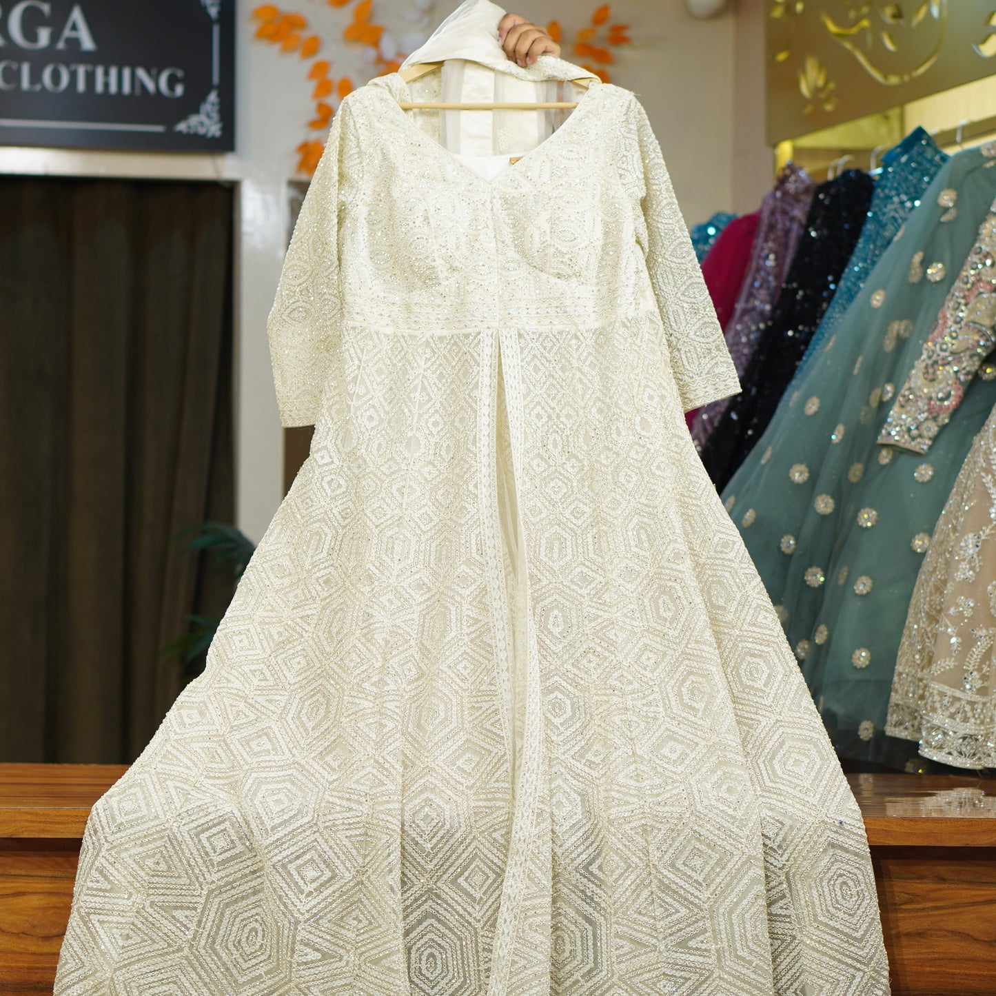 036-VEENA-CREAM