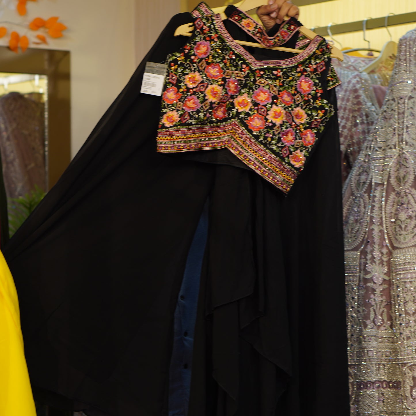 038-AA02-BLACK+MULTI