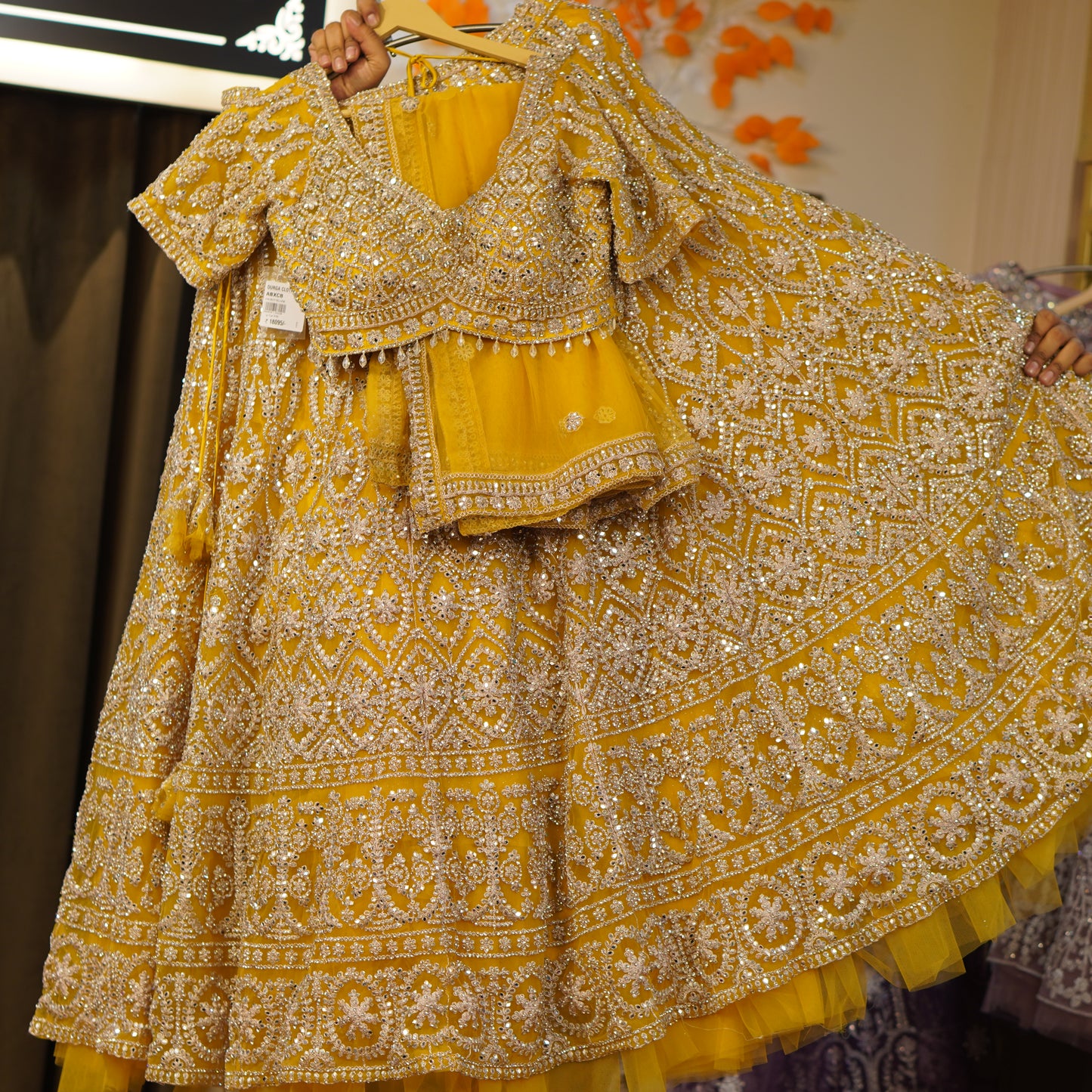 Lehenga set (buy online readymade lehenga choli)