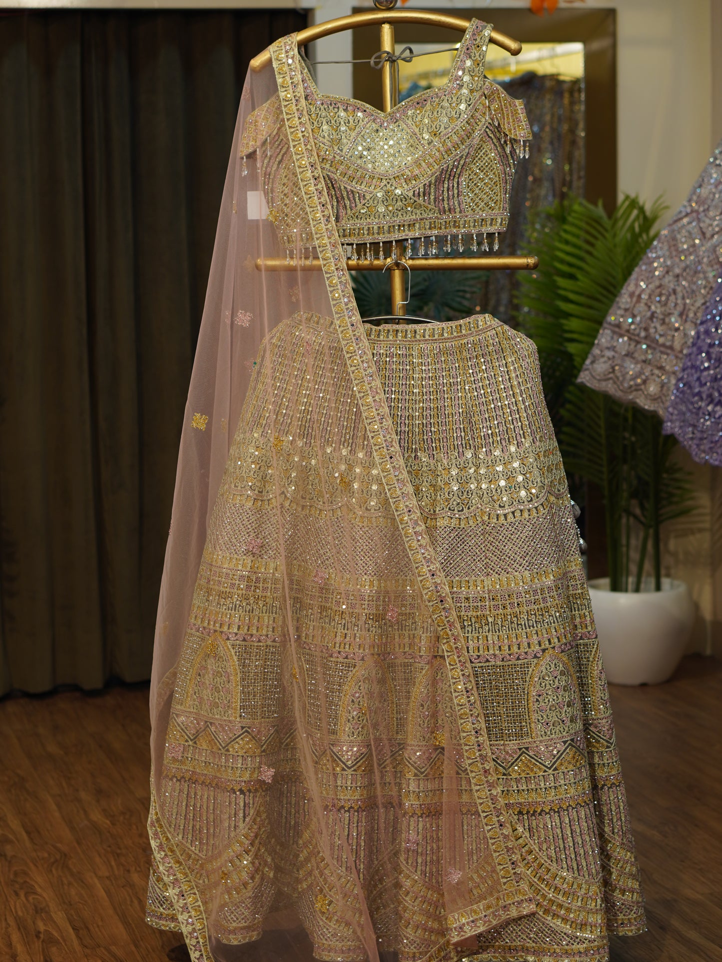 Lehenga set (buy online readymade lehenga choli)