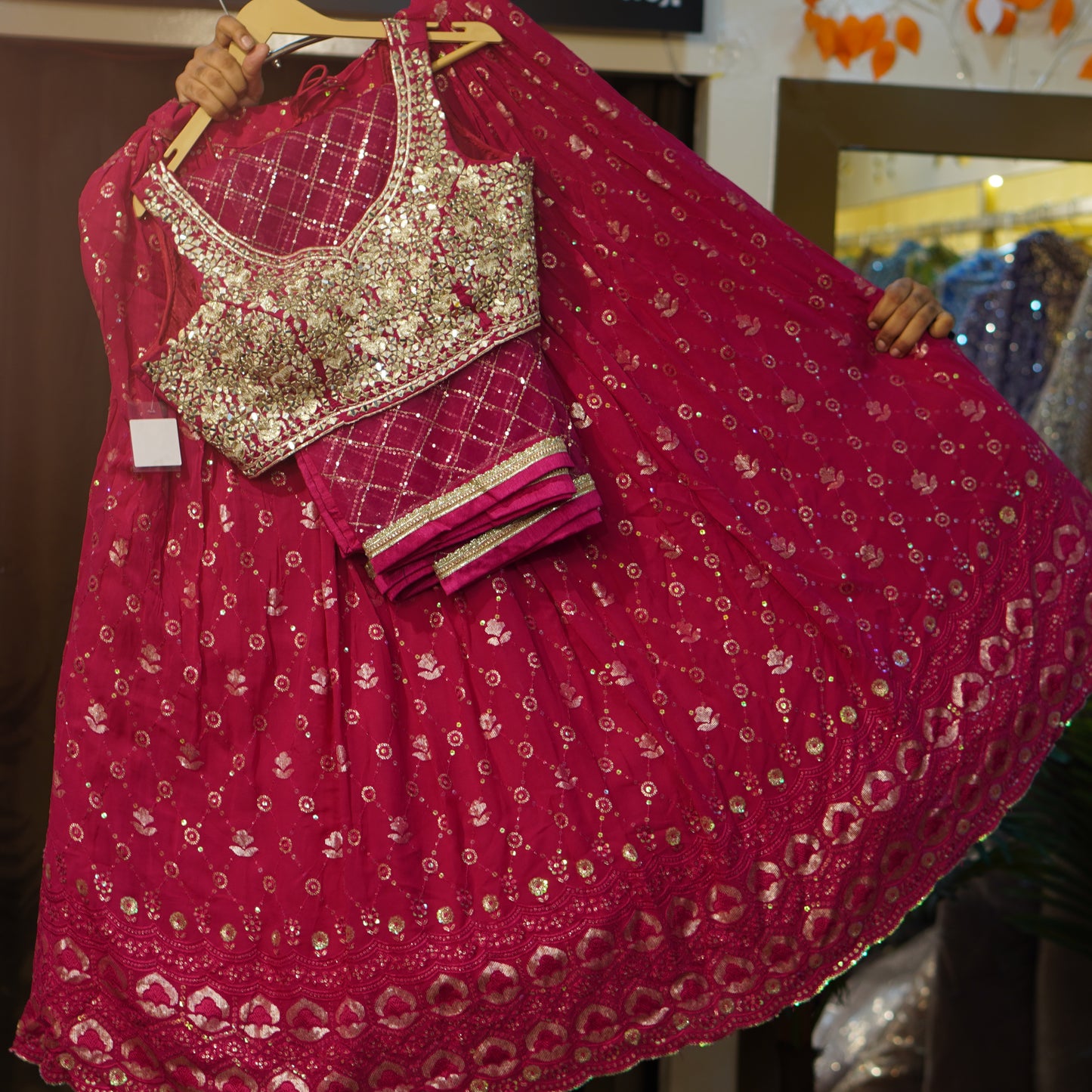 Lehenga set (buy online readymade lehenga choli)