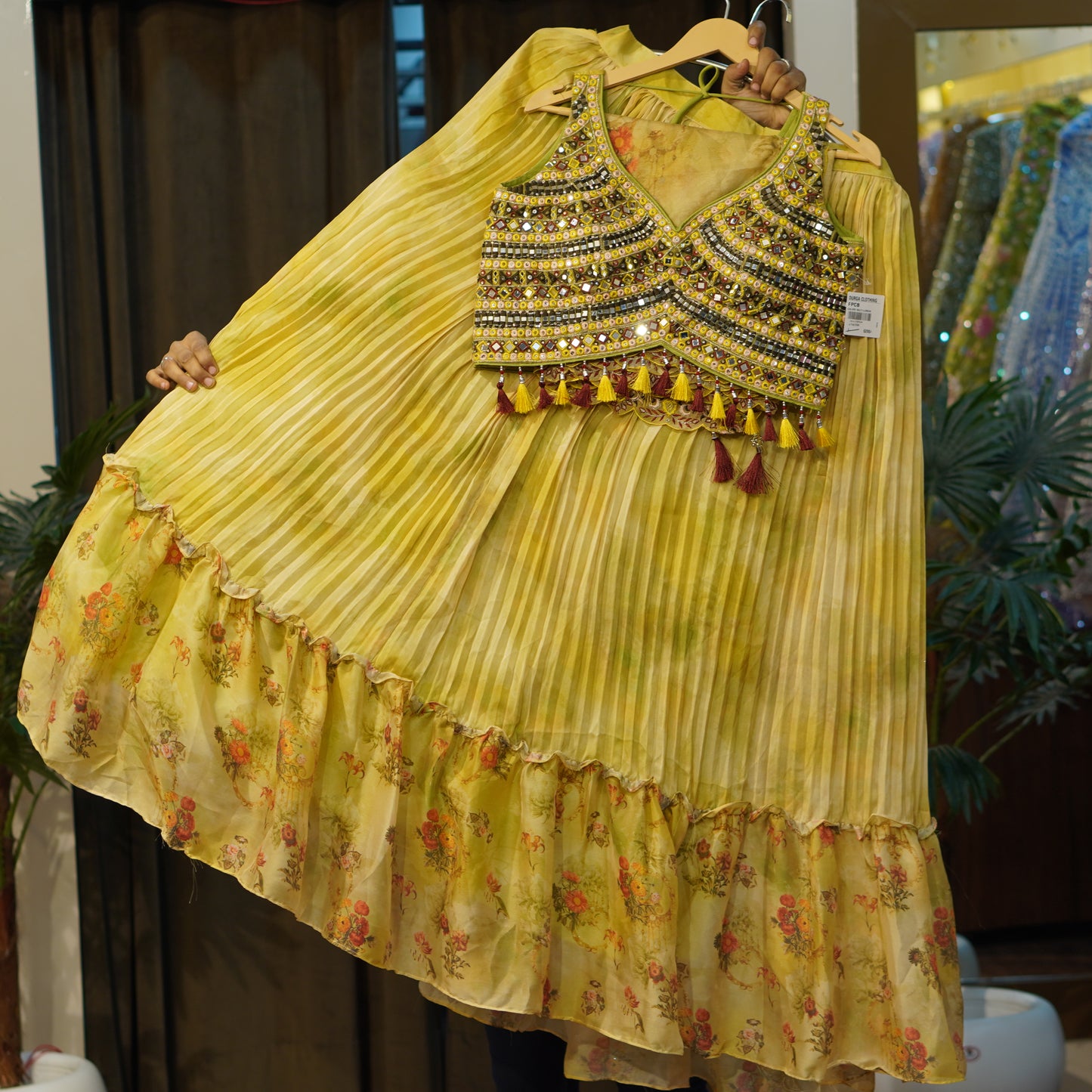 Lehenga set (buy online readymade lehenga choli)