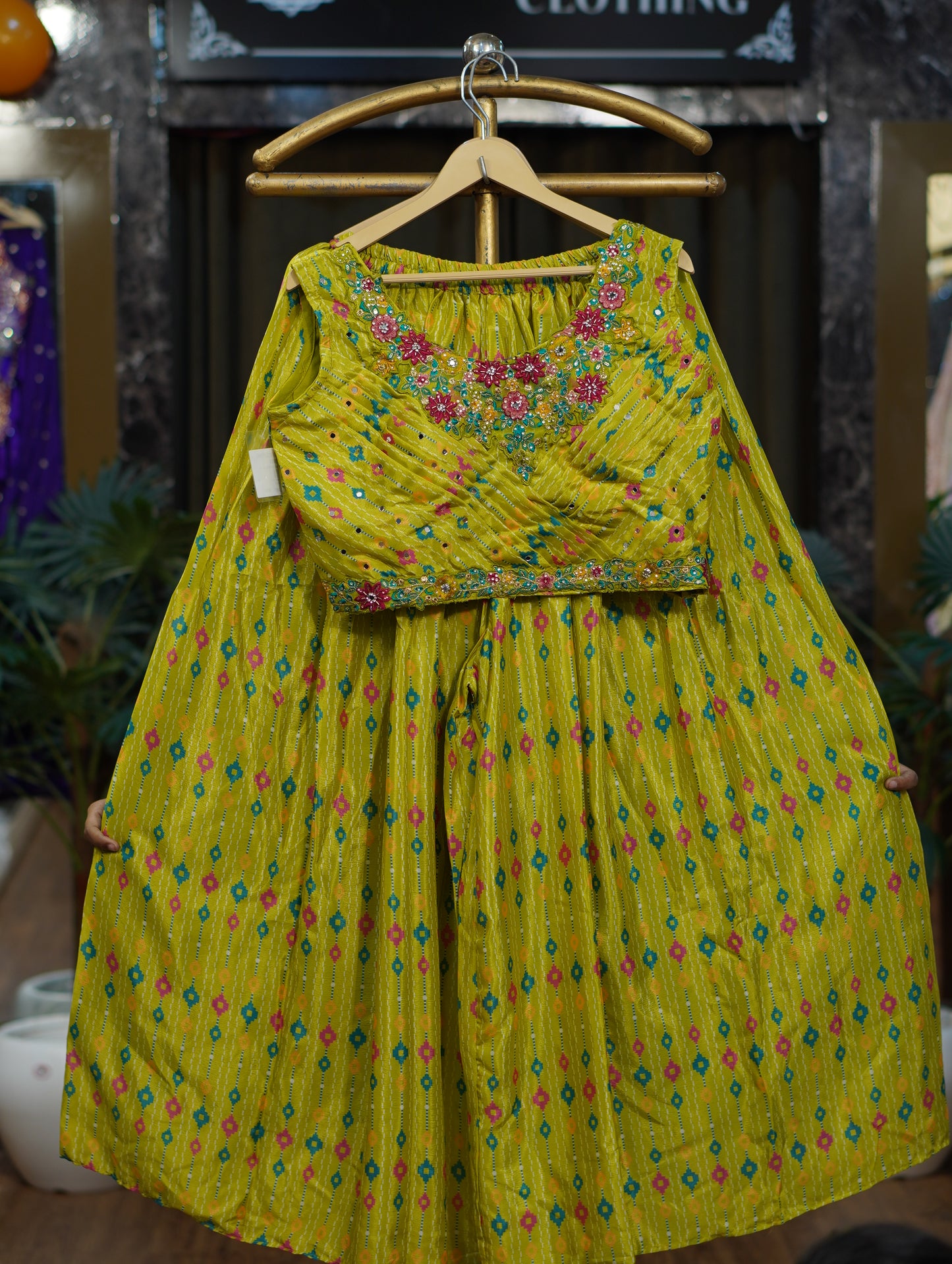 049-VICTORIA-GREEN+MULTI