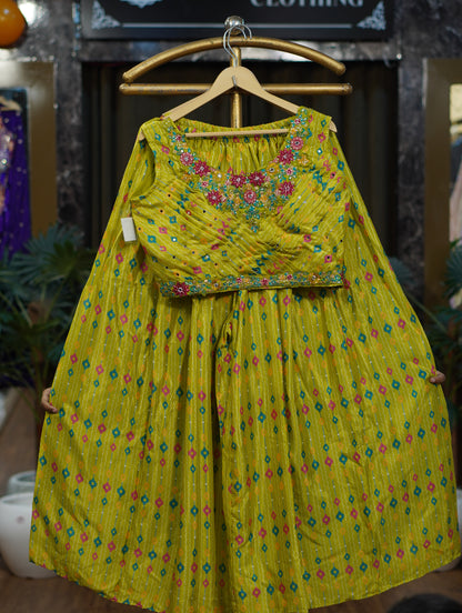049-VICTORIA-GREEN+MULTI