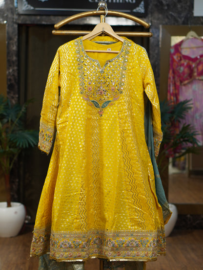 036-ZOHA-YELLOW