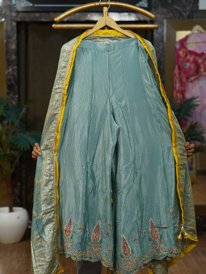 036-ZOHA-YELLOW