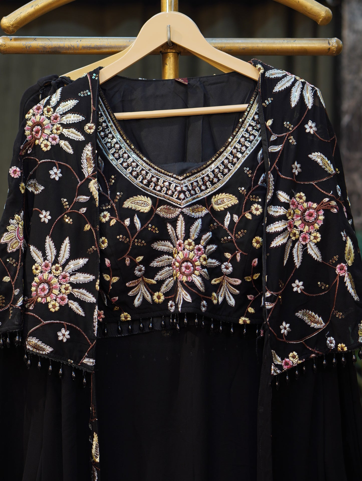 024-IMAGES-BLACK