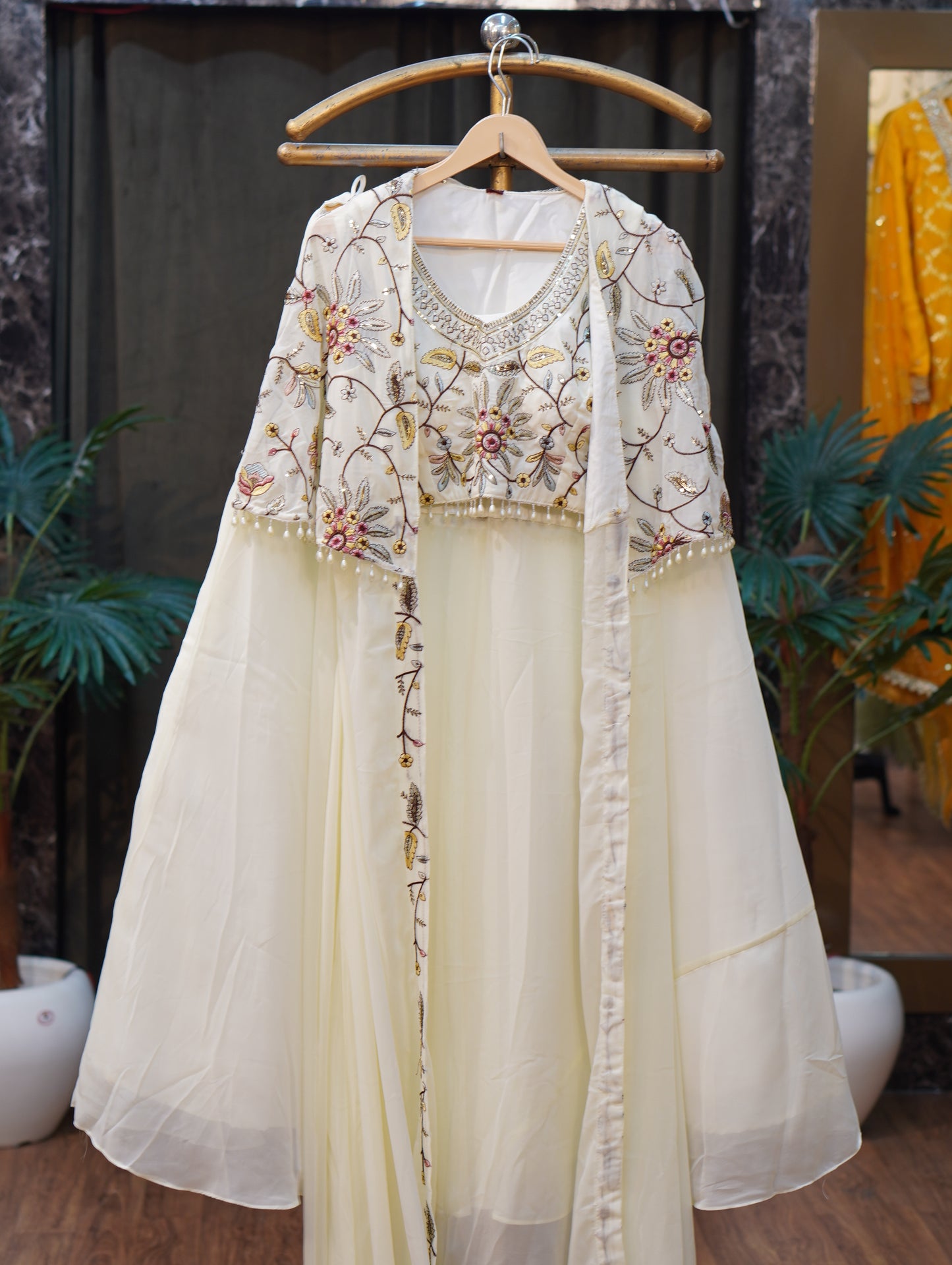 024-IMAGES-WHITE