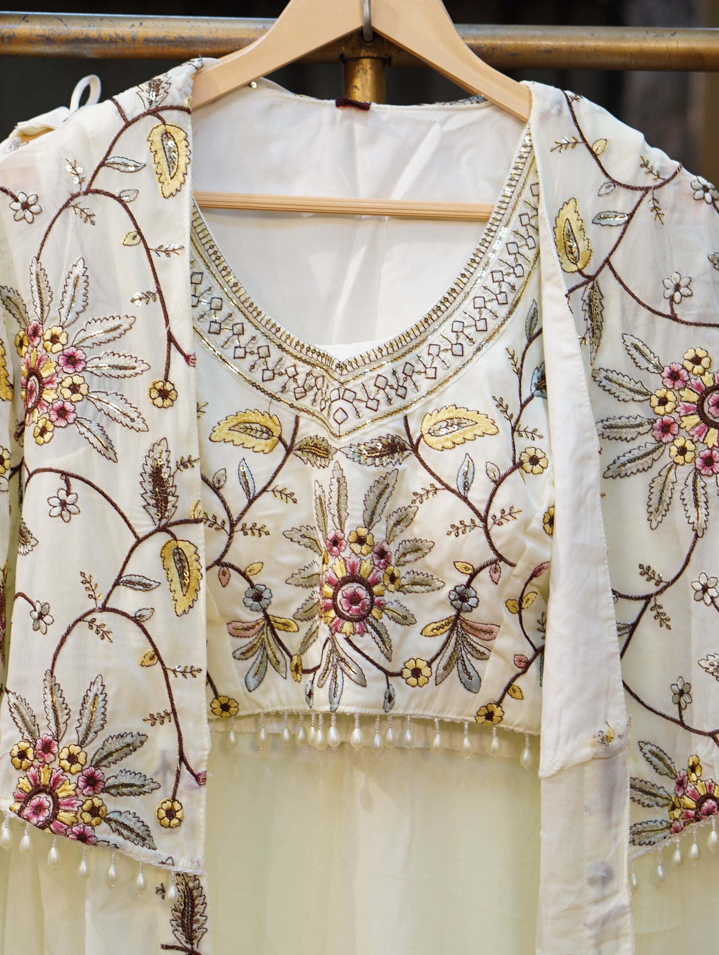 024-IMAGES-WHITE