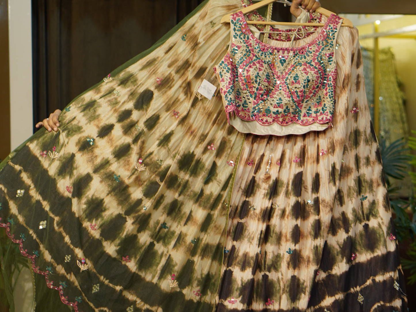 Lehenga set (buy online readymade lehenga choli)