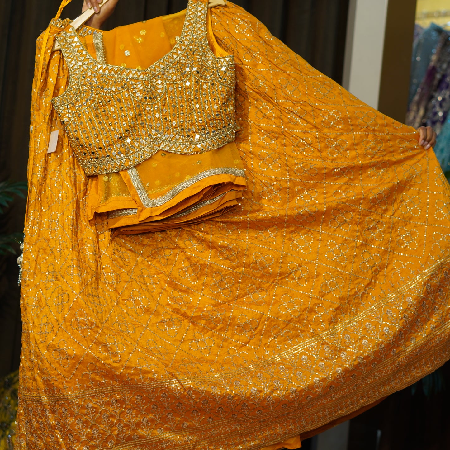 Lehenga set (buy online readymade lehenga choli)