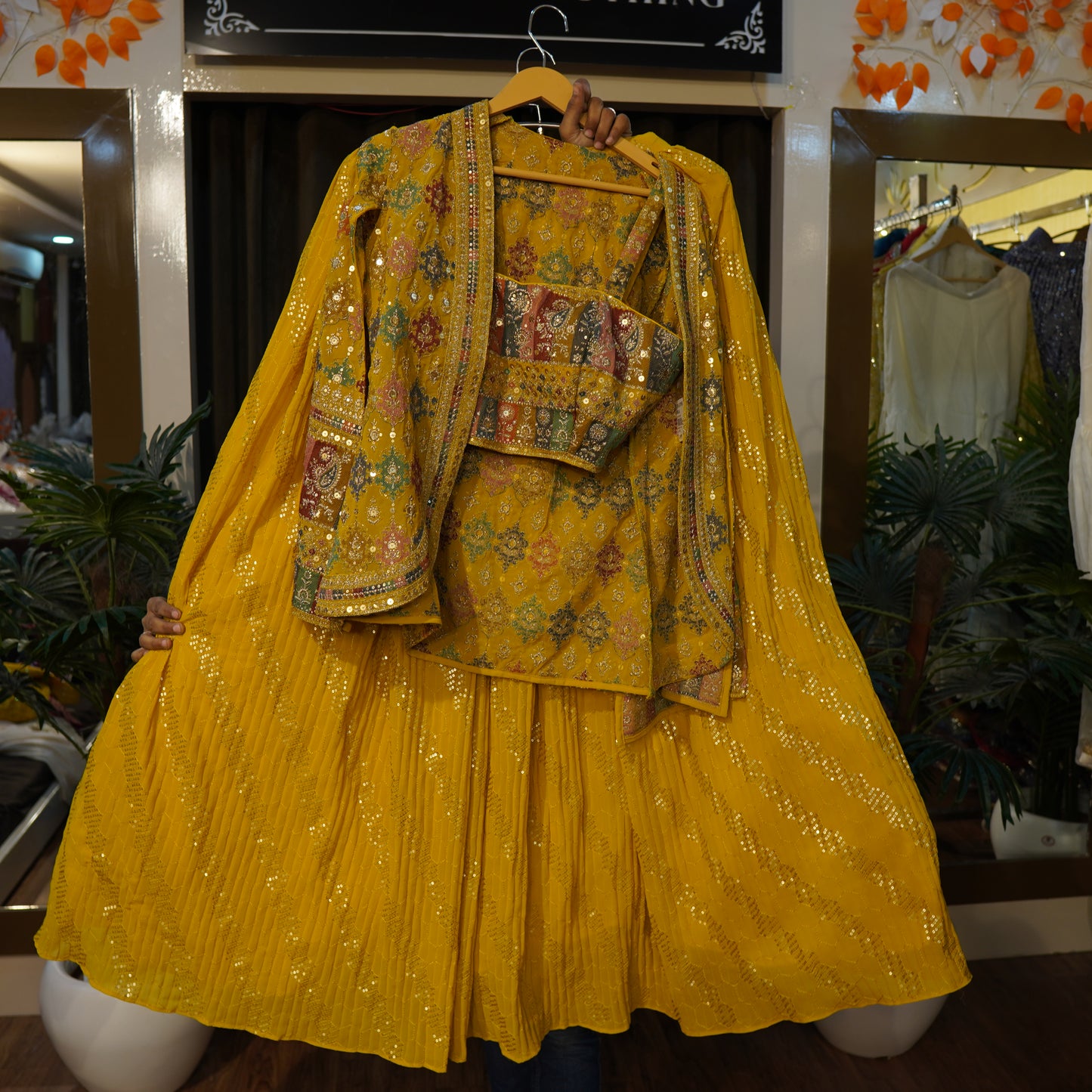 Lehenga set (buy online readymade lehenga choli)