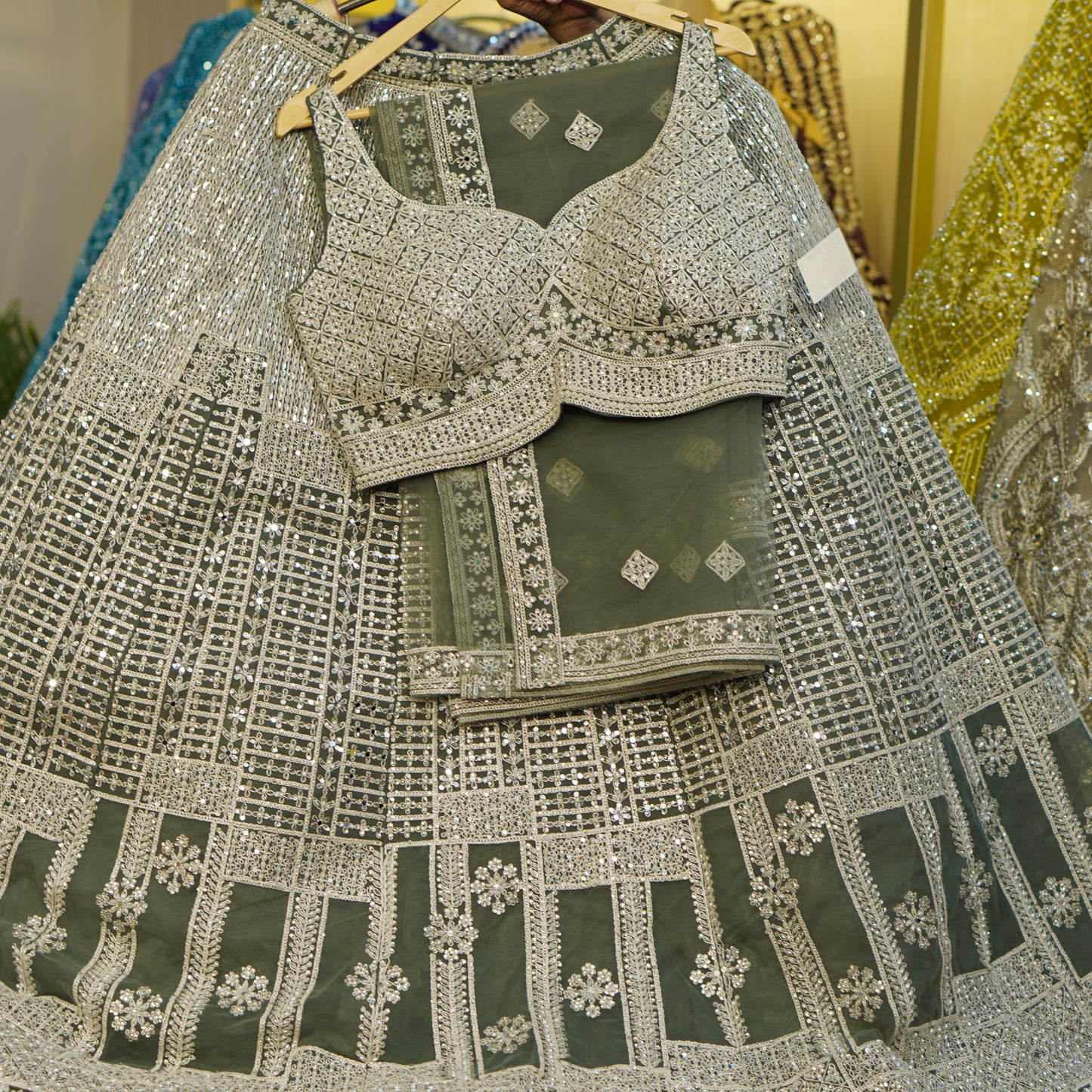 Lehenga set (buy online readymade lehenga choli)