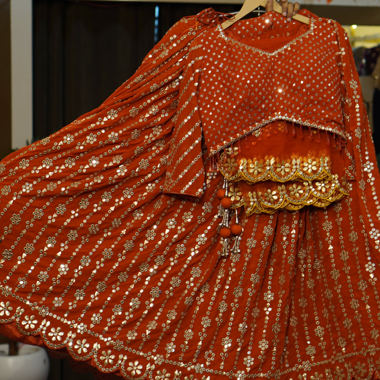 Lehenga set (buy online readymade lehenga choli)