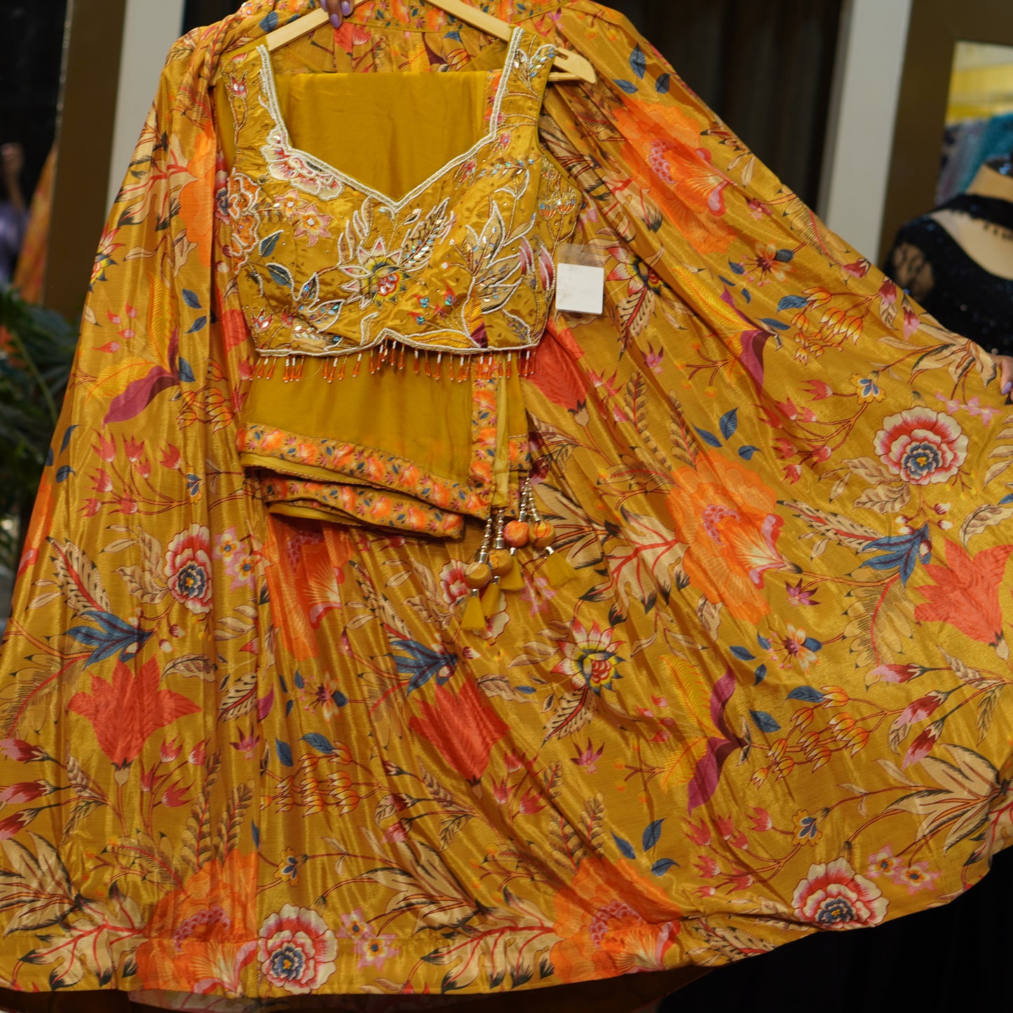 Lehenga set (buy online readymade lehenga choli)
