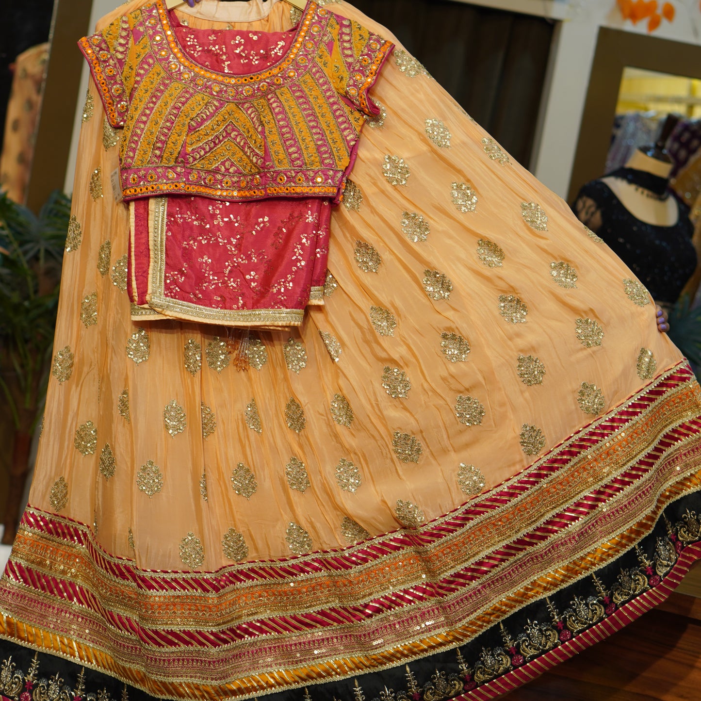 Lehenga set (buy online readymade lehenga choli)