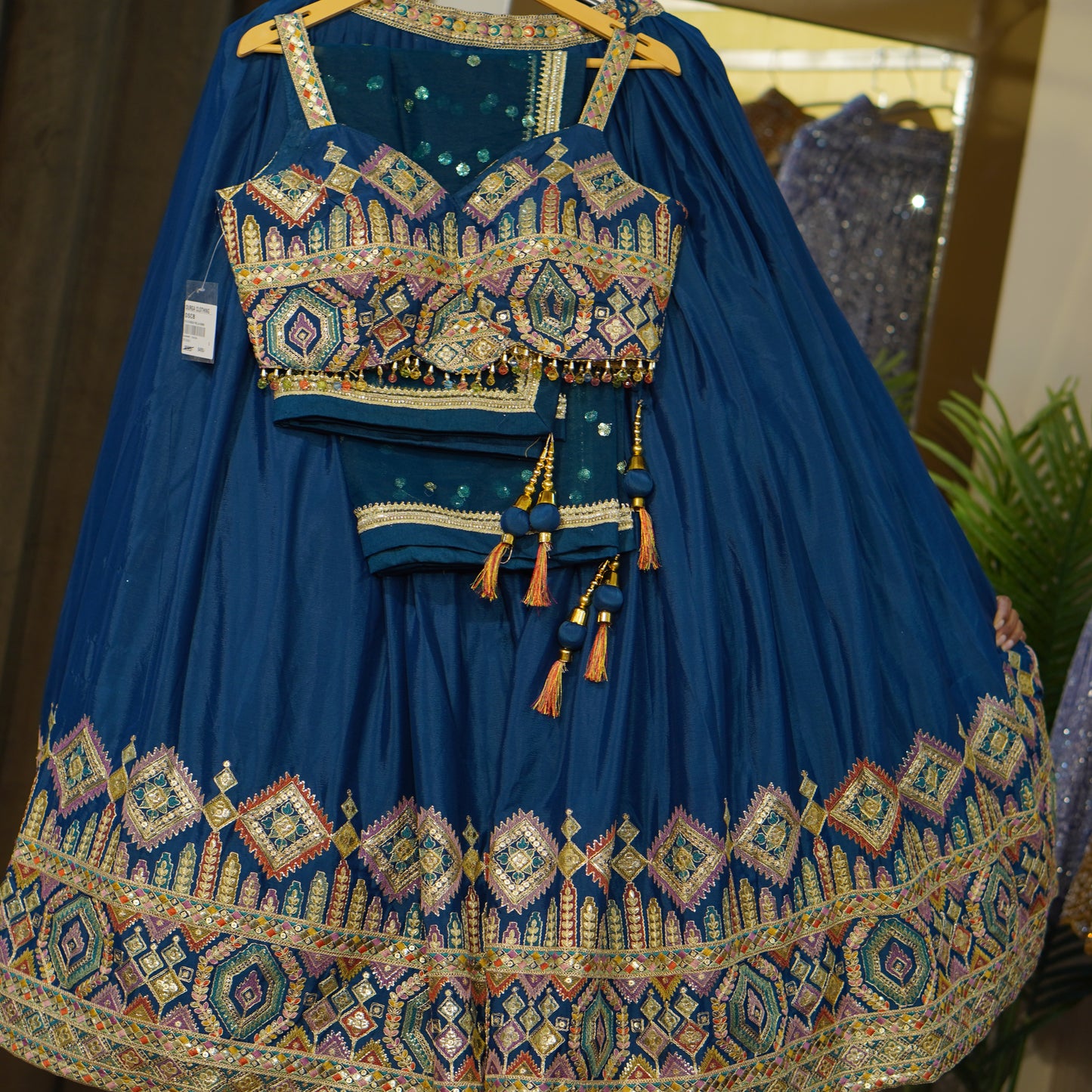 Lehenga set (buy online readymade lehenga choli)